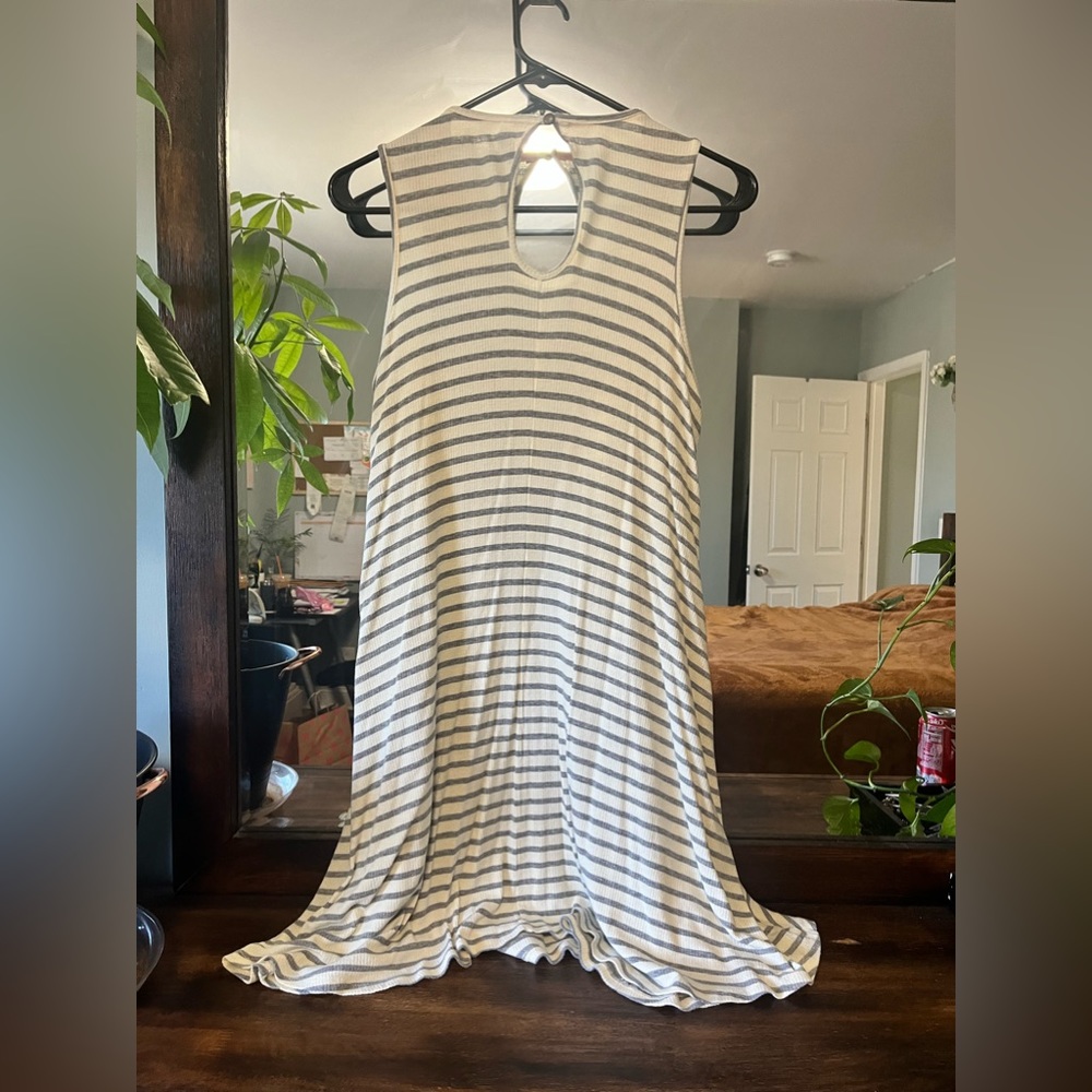 Dress - Picture 4 of 4